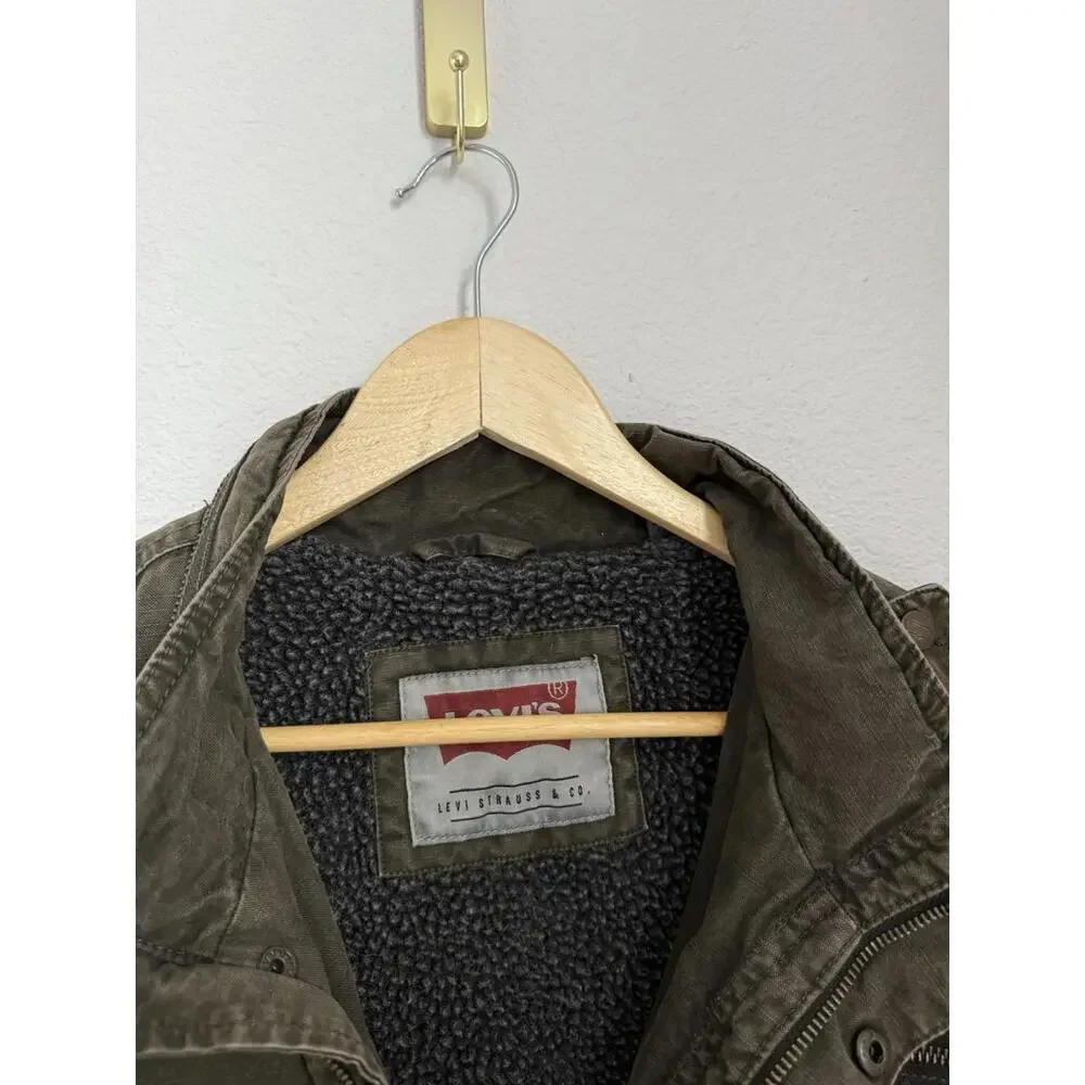 Levi’s Fleece Washed Cotton Distressed Trucker Olive Green Cargo‎ Jacket Sz L